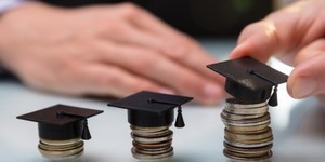 Стипендии за успехи на ЕГЭ, три девочки набрали по 400 и когда понадобится цифровое портфолио 