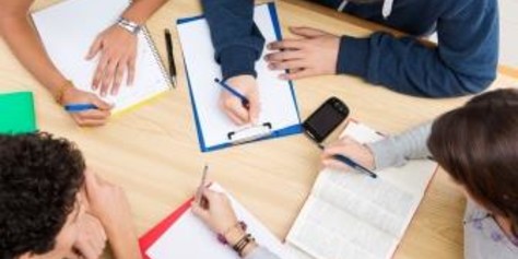 Выпускники после итогового сочинения размечтались, вузы занялись «вербовкой», подорожание обучения во Франции